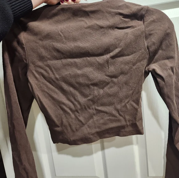 Keyhole Crop Top - Picture 2 of 3